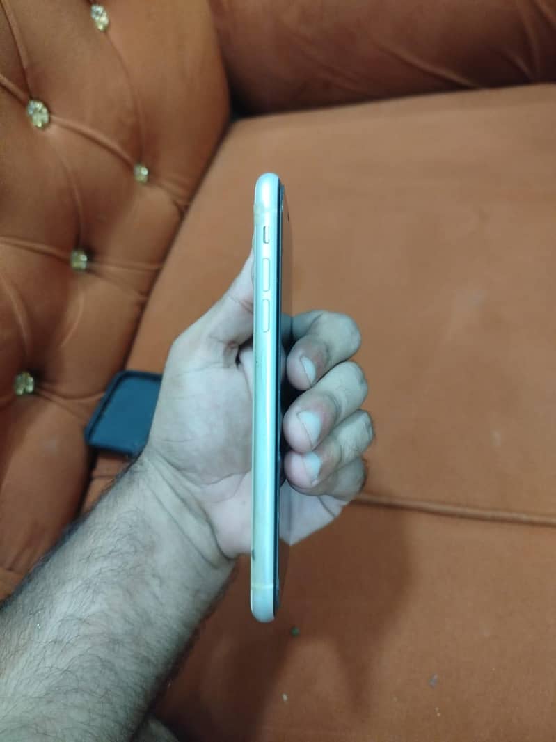 Apple iPhone 11 2