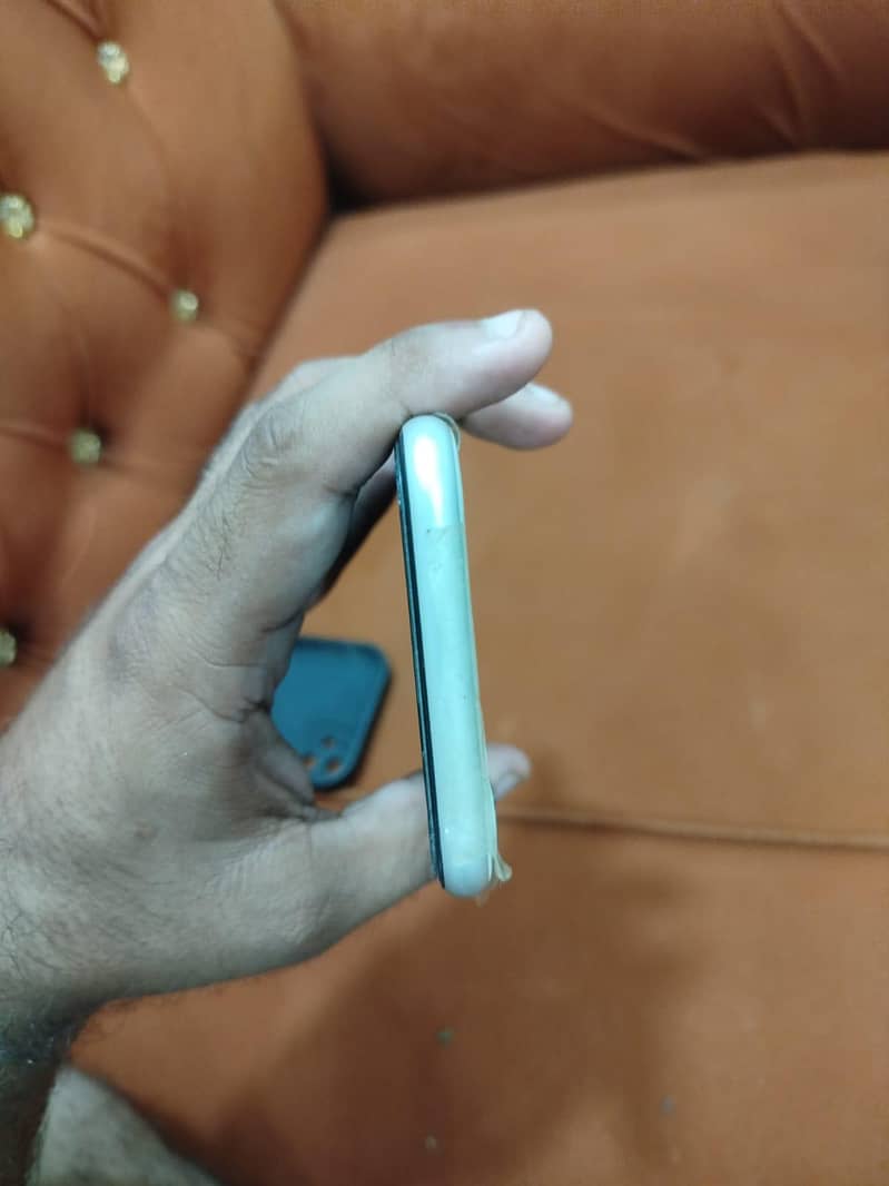 Apple iPhone 11 9