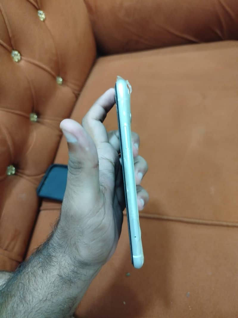 Apple iPhone 11 10