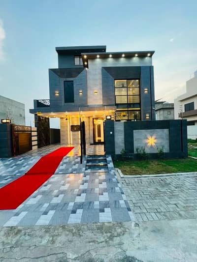 Centrally Located House For Sale In Central Park - Block F Available
