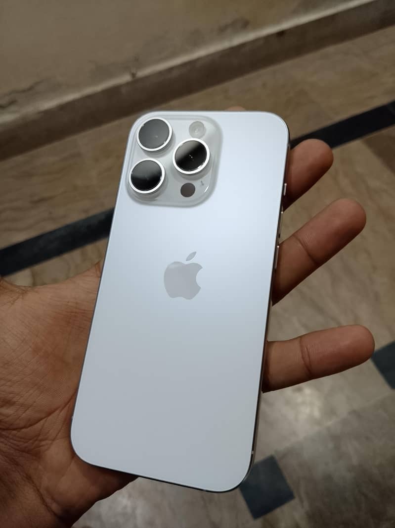 Apple iPhone 16 Pro 0