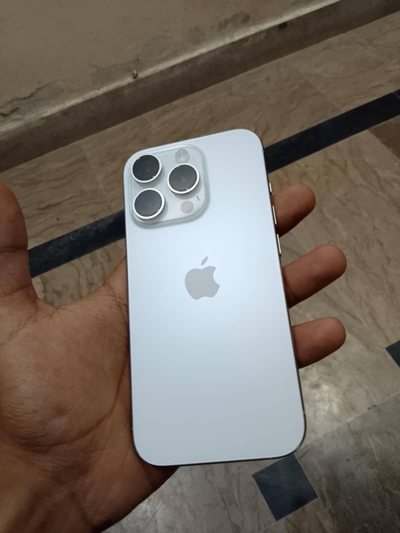 Apple iPhone 16 Pro 1