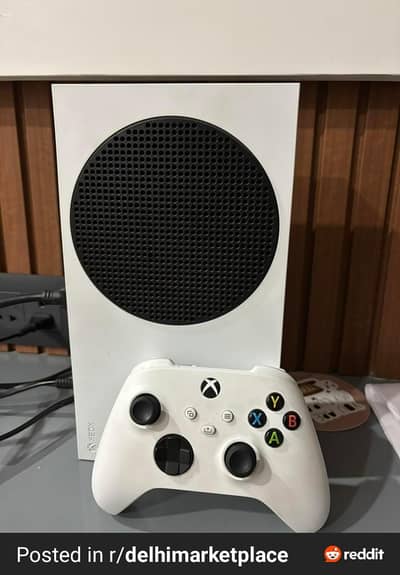Selling Xbox Series S with 1 original controller (box available)
