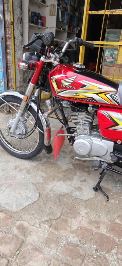 Honda 125cg 25 model brand new condition bike 03396464638