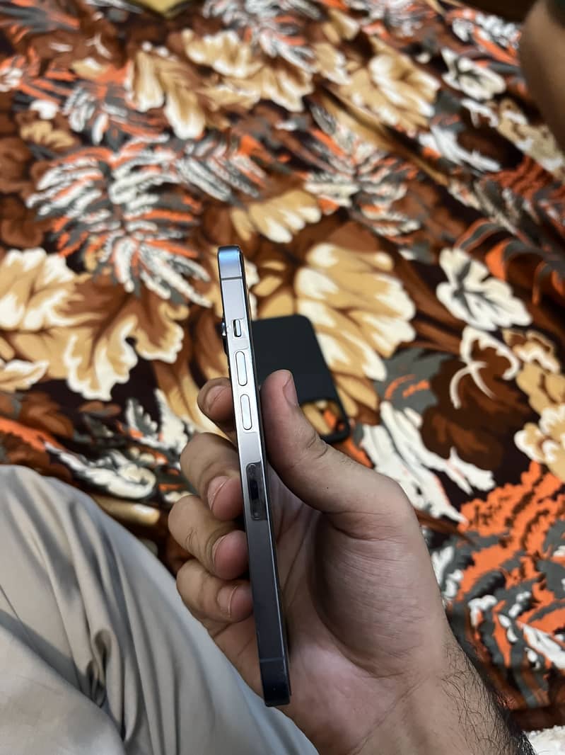 Apple iPhone 13 Pro 8