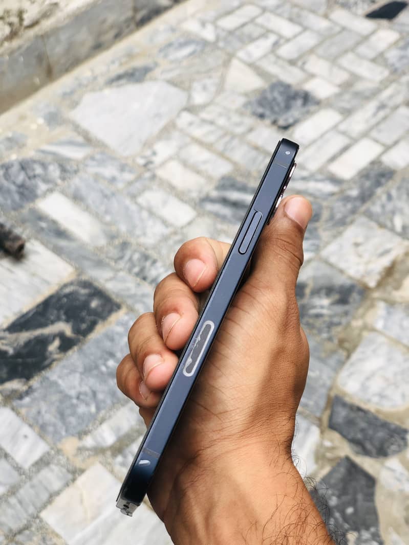 Apple iPhone 12 6