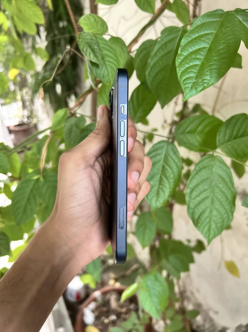 Apple iPhone 13 1