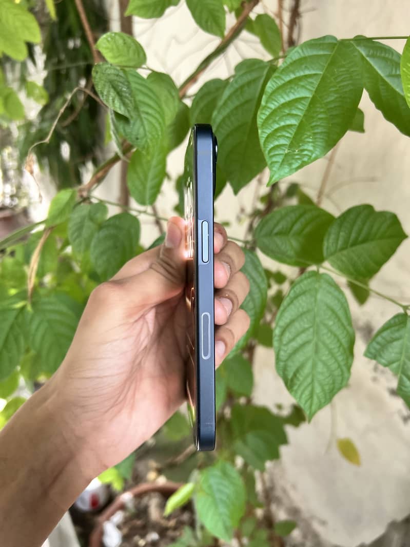Apple iPhone 13 4