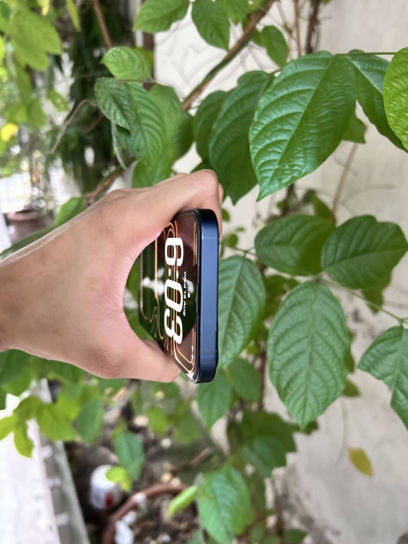 Apple iPhone 13 5