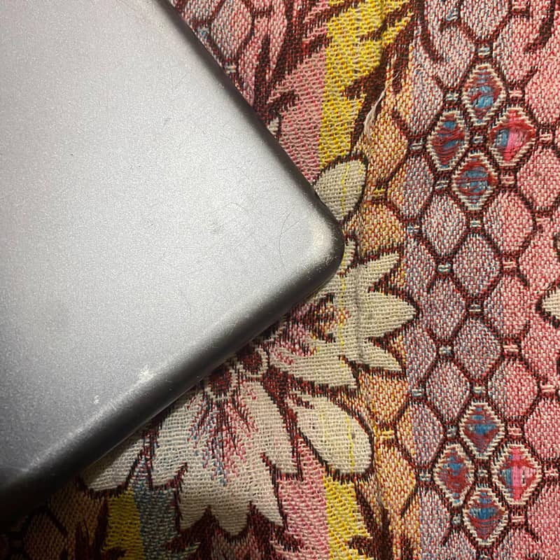 Ipad 8th gen with box 4