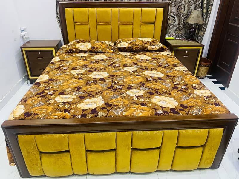 Queen size bed 1