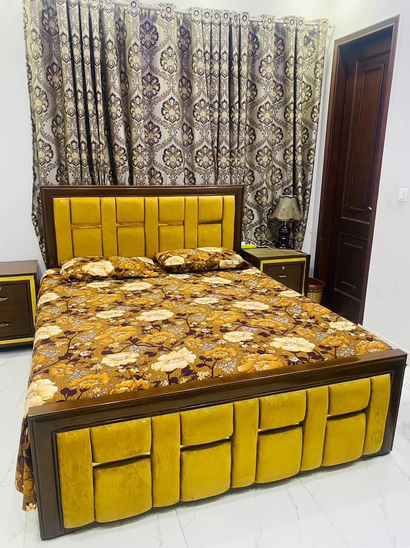 Queen size bed 2