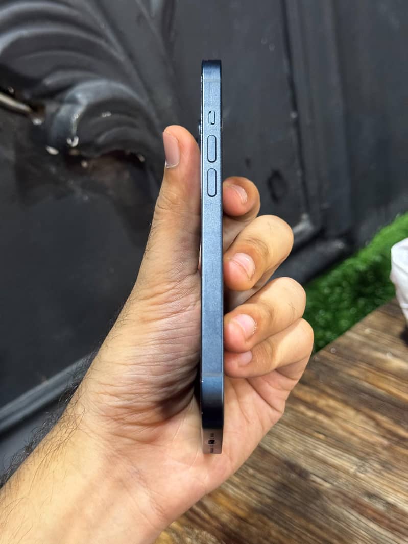 Apple iPhone 14 3