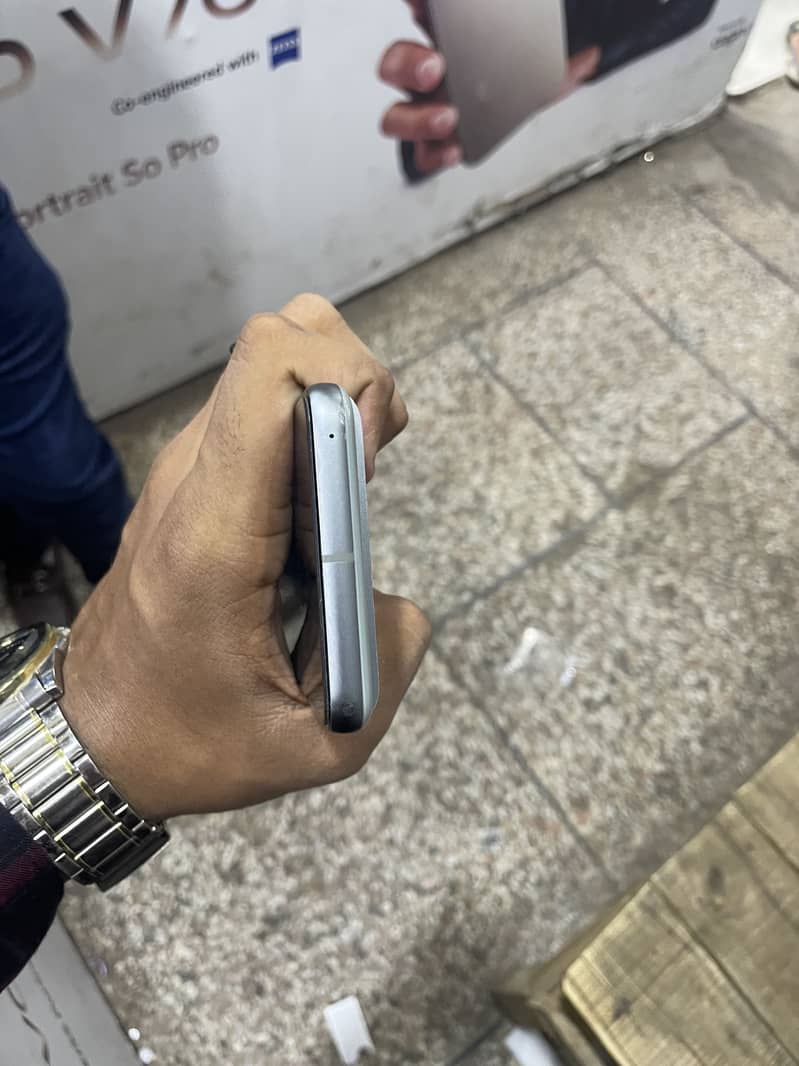 Google Pixel 8 2