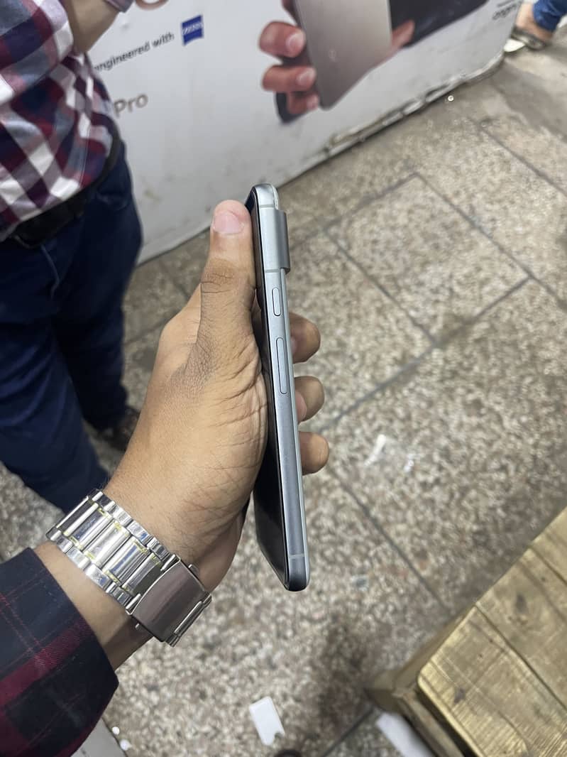 Google Pixel 8 4