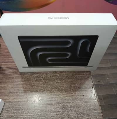 MacBook pro M3 Chip with full box for sale me no repair