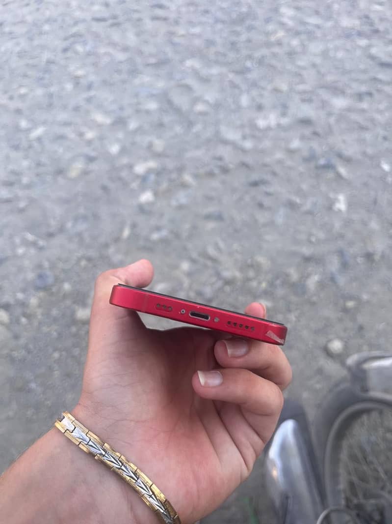 Apple iPhone 13 6