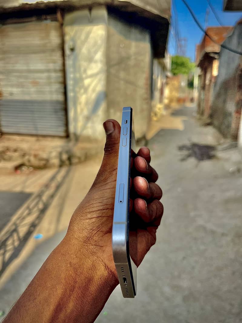 Apple iPhone 13 1