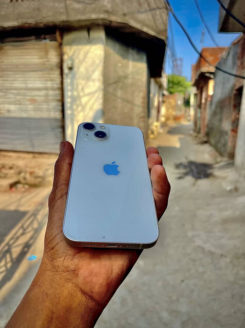 Apple iPhone 13 4