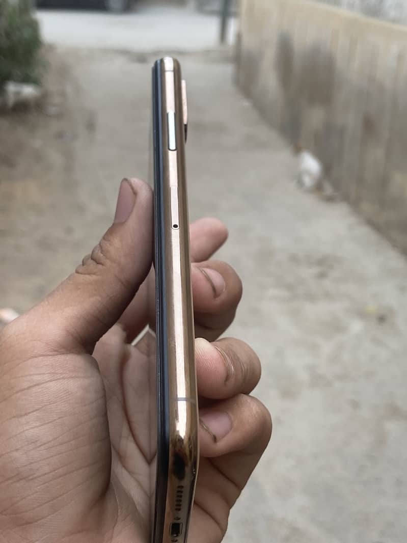 Apple iPhone XS 3