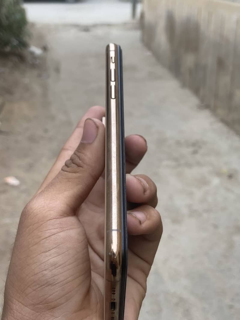 Apple iPhone XS 5