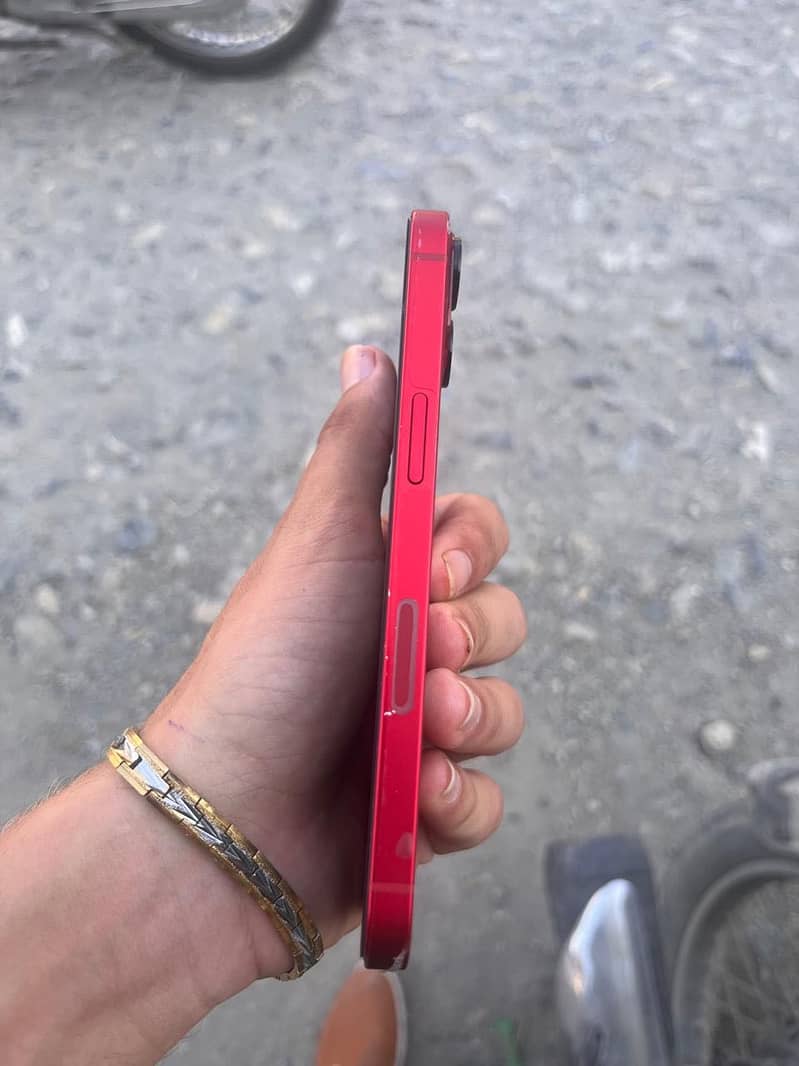 Apple iPhone 13 2