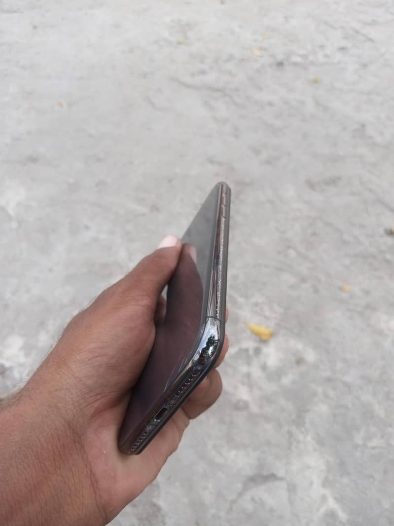 Apple iPhone X 3
