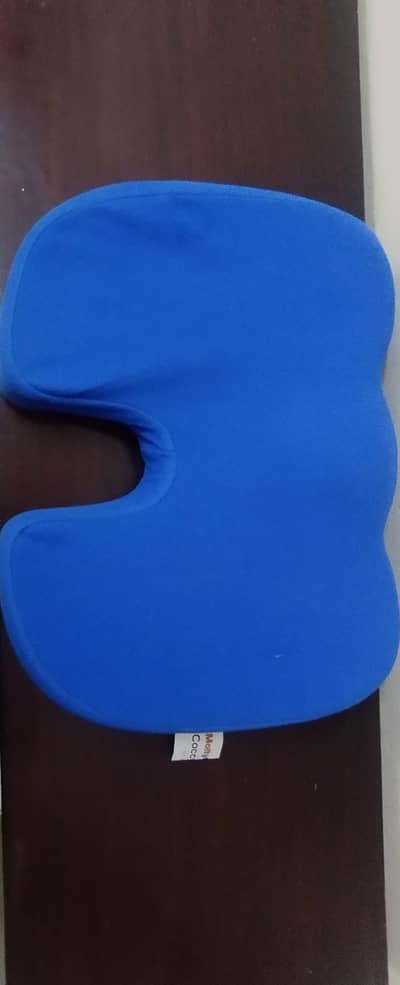 Master Molty Foam Coccyx Seat Cushion for Tailbone Pain for chair Car