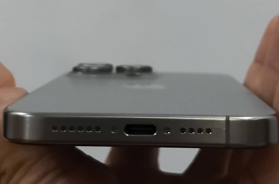 Apple iPhone 15 Pro Max 1