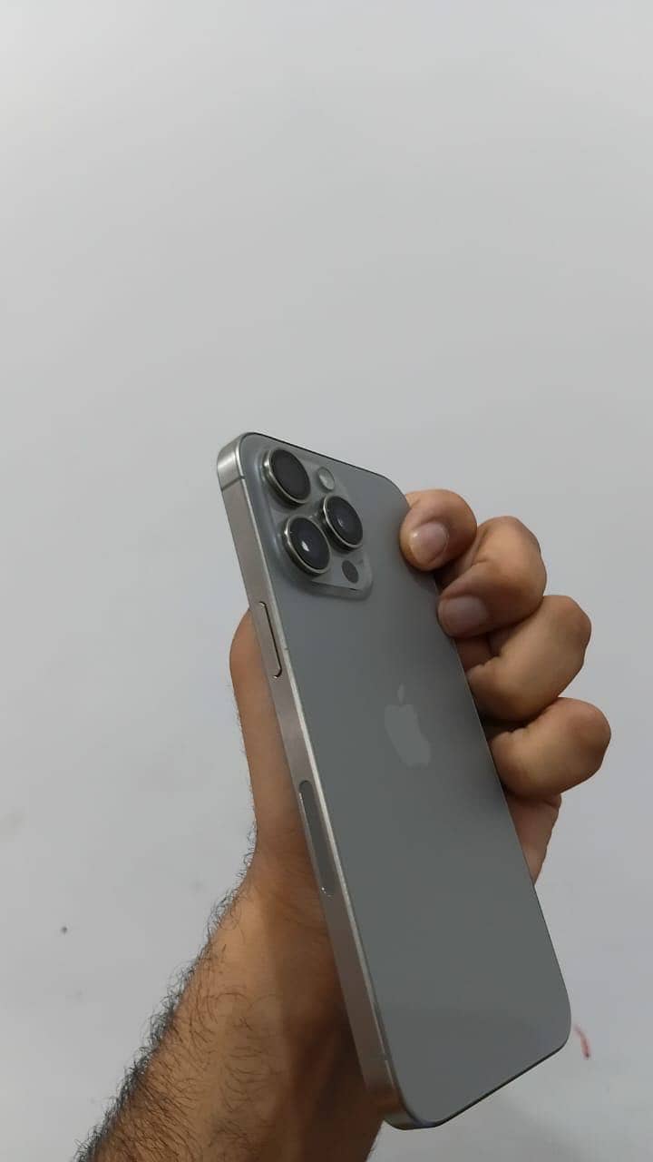 Apple iPhone 15 Pro Max 2