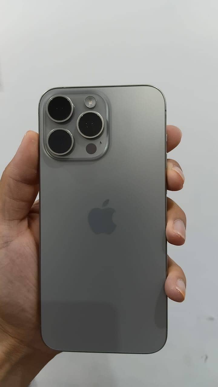 Apple iPhone 15 Pro Max 3