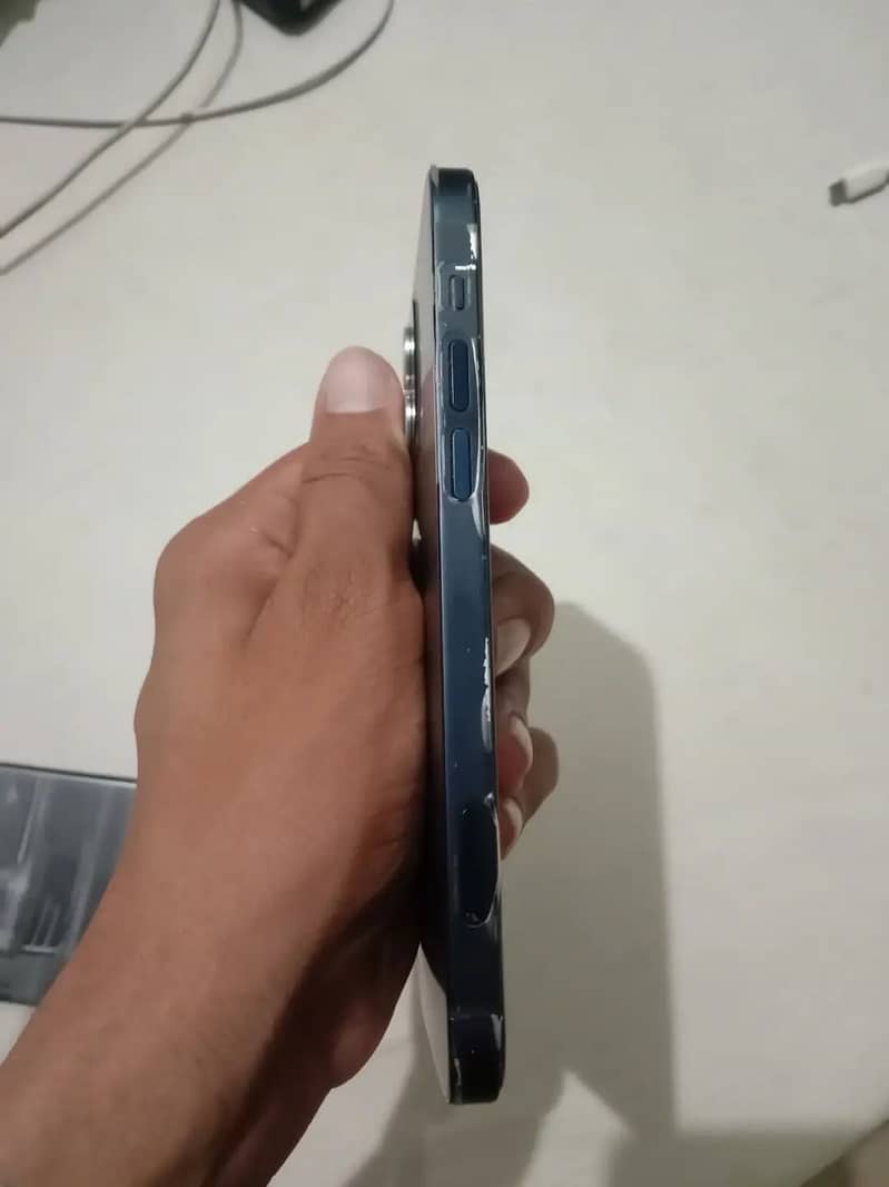 Apple iPhone 12 3