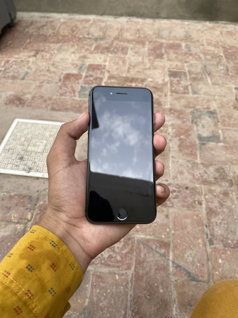 Apple iPhone 8 1