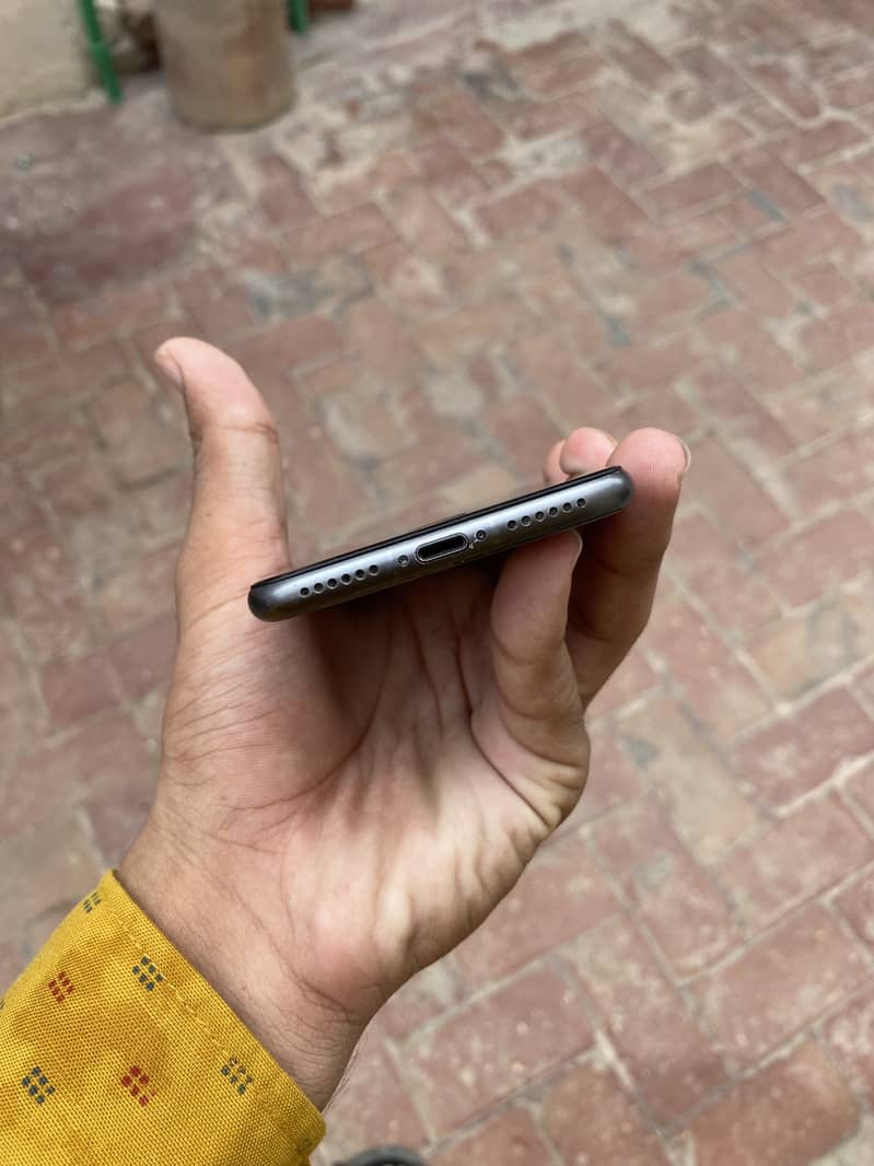 Apple iPhone 8 3