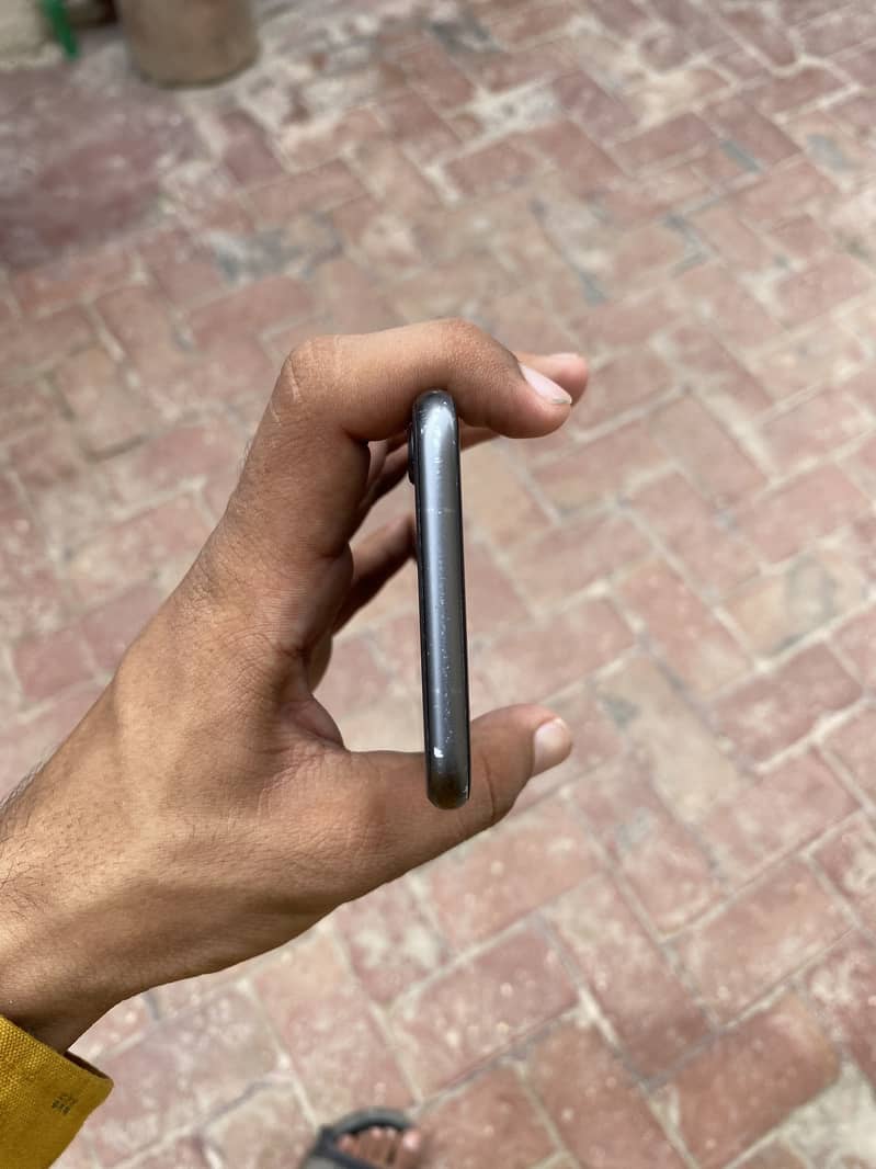 Apple iPhone 8 4
