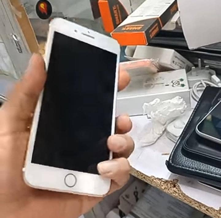Apple iPhone 7 Plus 1