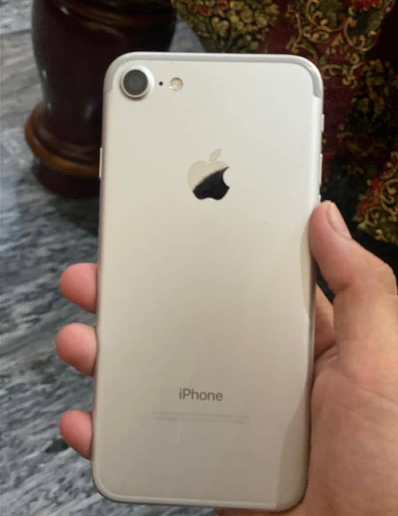 Apple iPhone 7 0