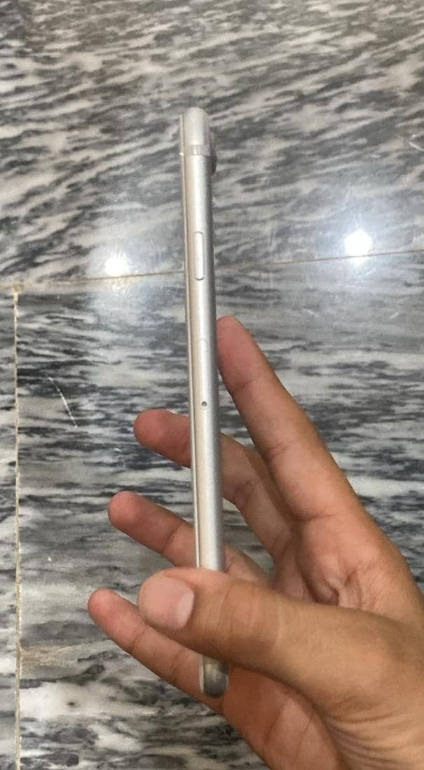 Apple iPhone 7 2