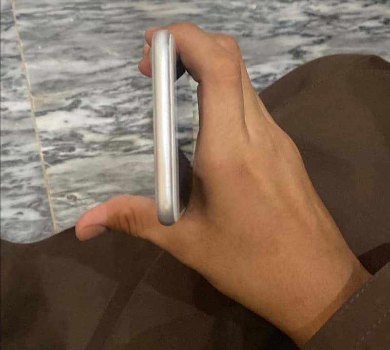 Apple iPhone 7 3
