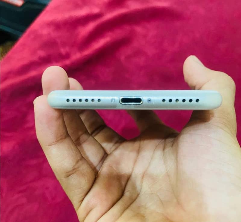 Apple iPhone 7 4