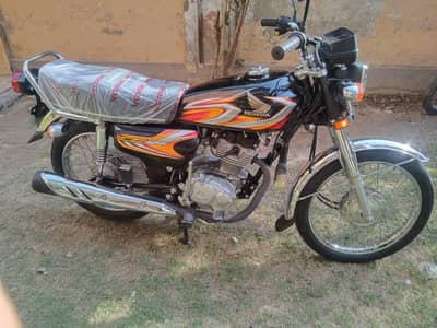 Honda bike 125 CC for sale only WhatsApp/03/13/49/13/519/