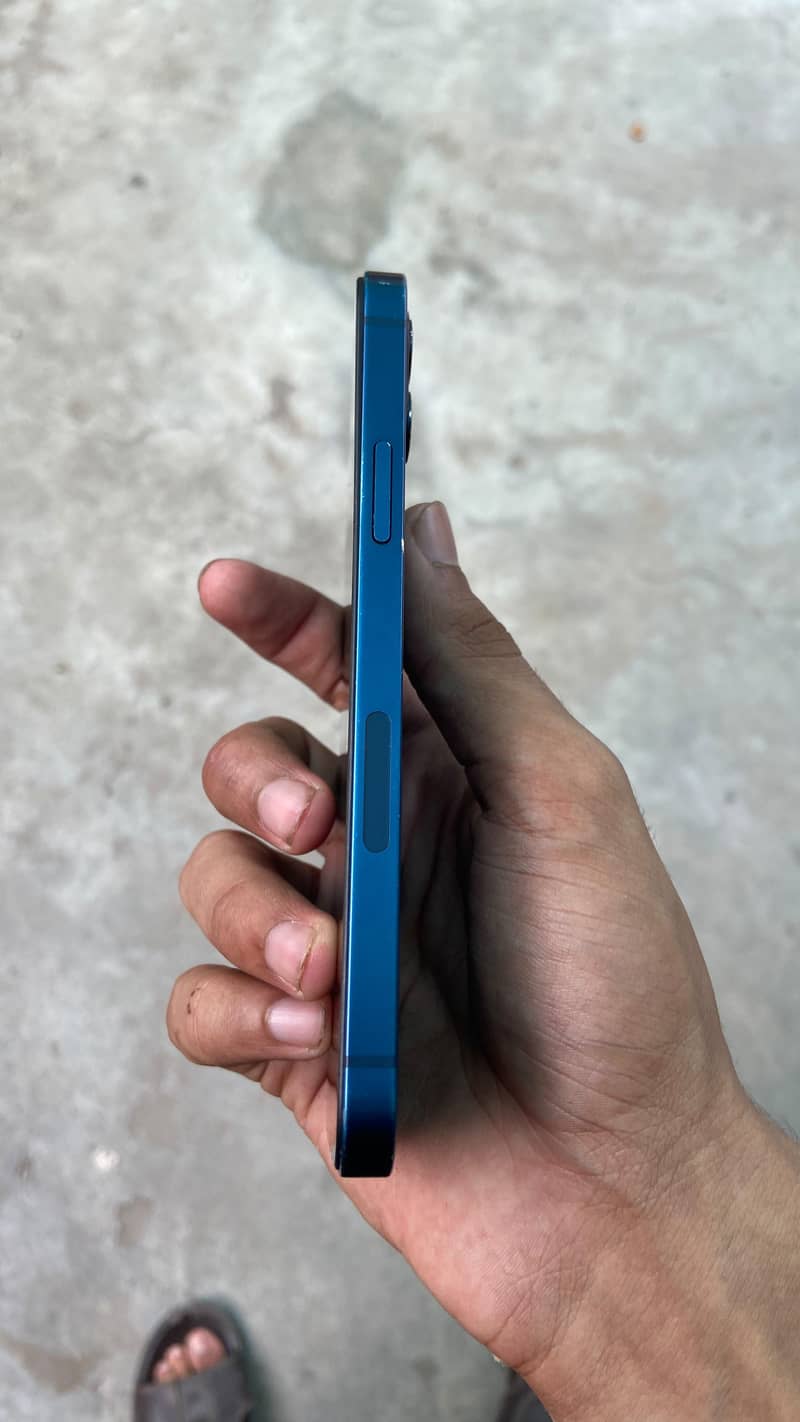Apple iPhone 12 3