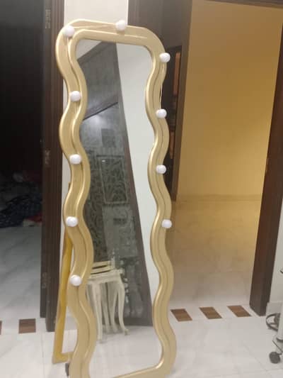 Standing mirror