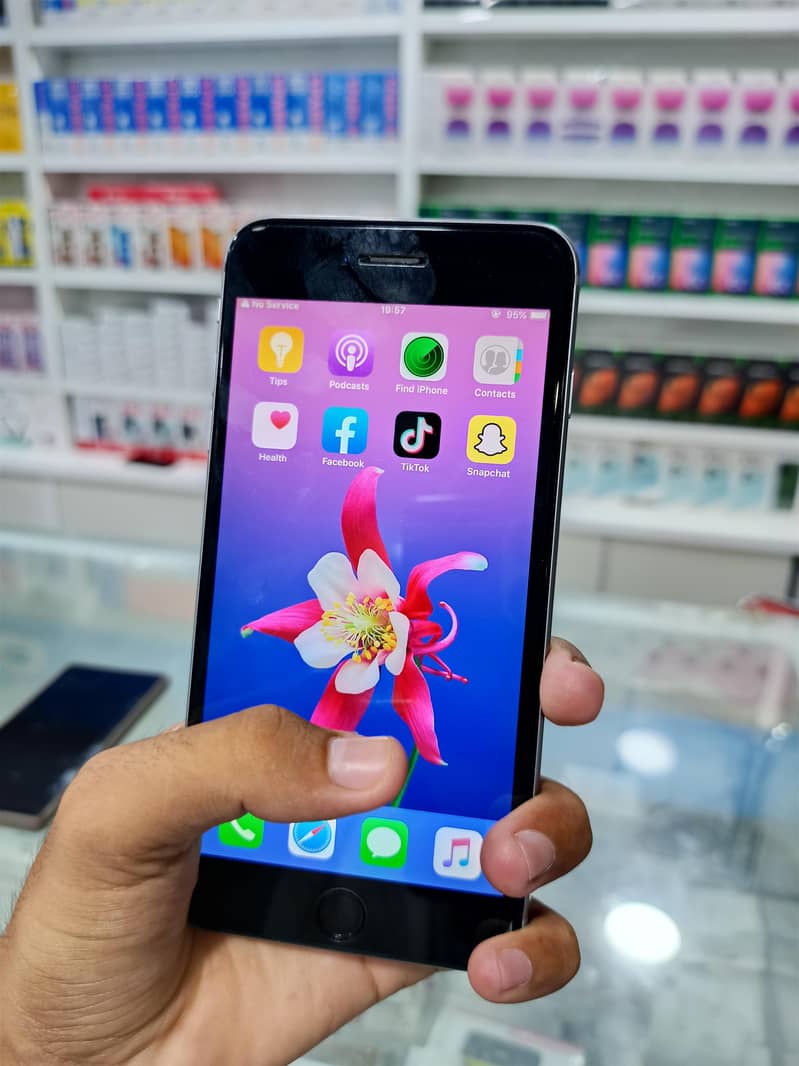 Apple iPhone 6 Plus 4