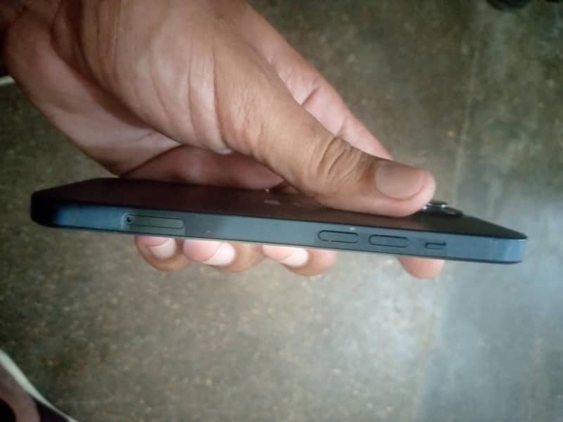 Apple iPhone 13 0