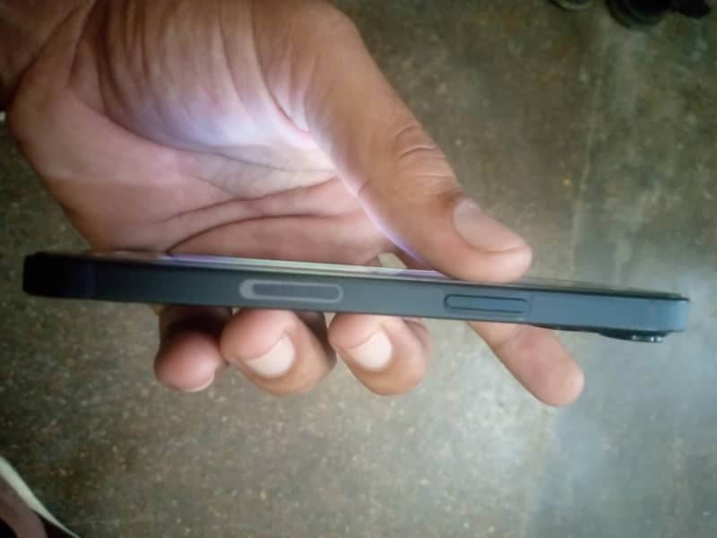 Apple iPhone 13 2
