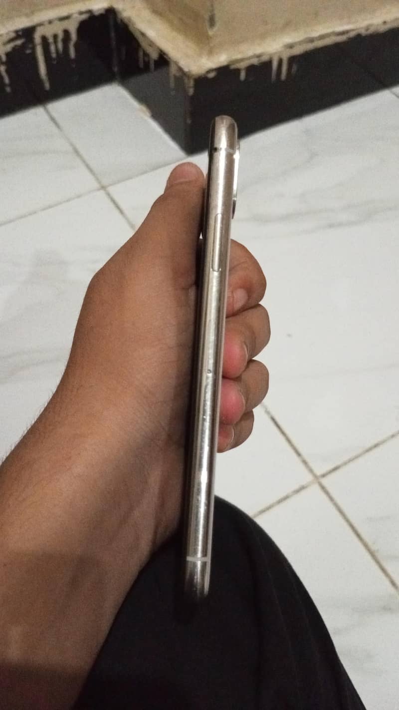 Apple iPhone X 3