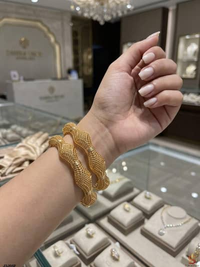 FANCY BEAUTIFUL GOLD PLATED BANGLES
