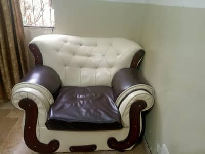 Urgent Sale 4 Seater Sofa set. Space lssue