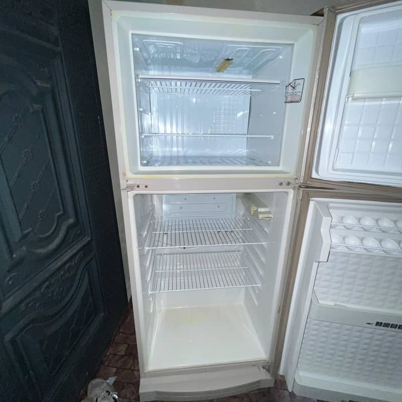 Refrigerator 0